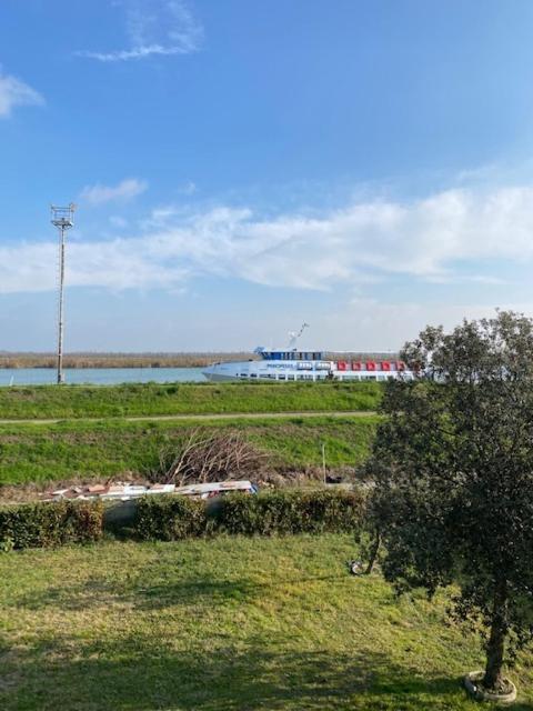 La Cueva Del Faro Hotell Gorino Ferrarese Exteriör bild